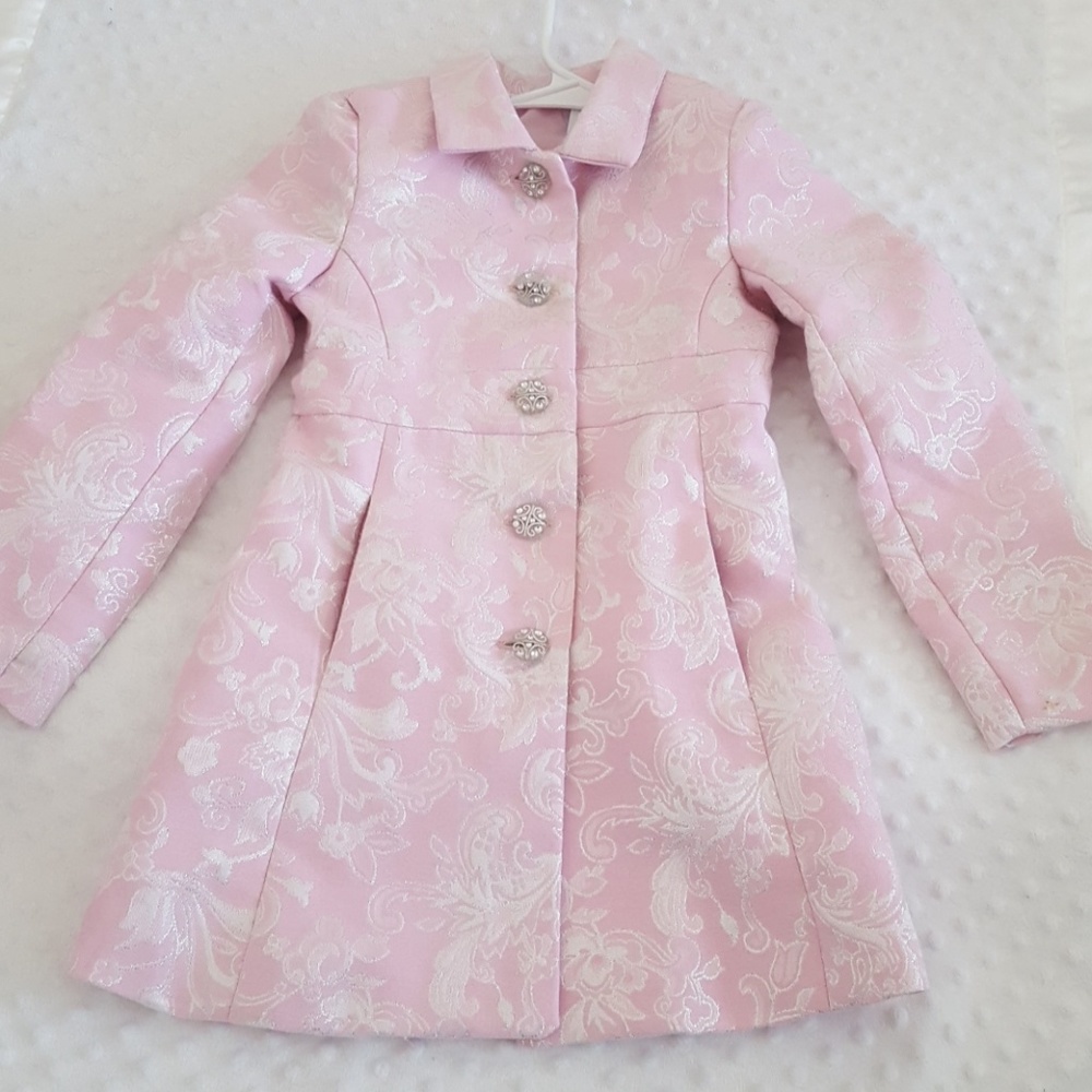 Beautiful pick coat.